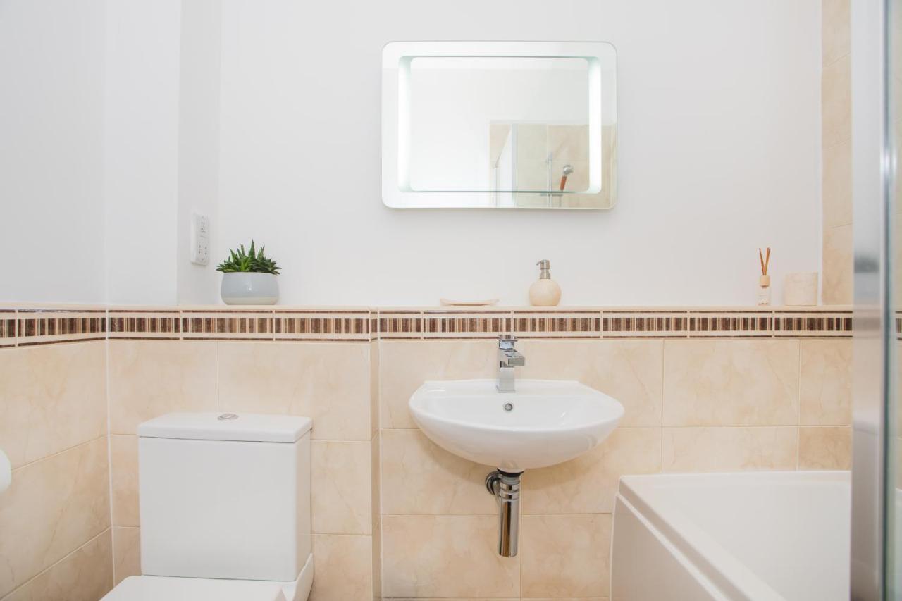 Spacious Apartments Bath Room photo