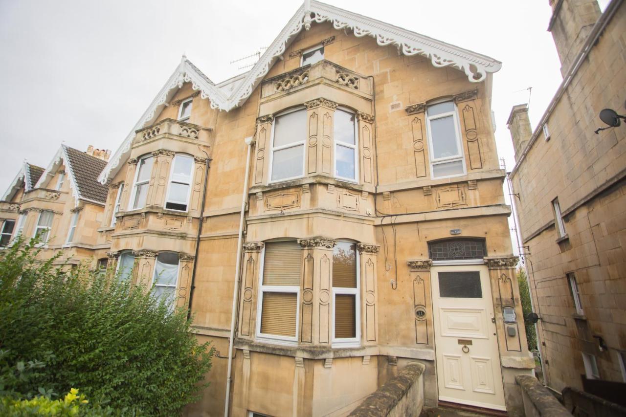 Spacious Apartments Bath Exterior photo